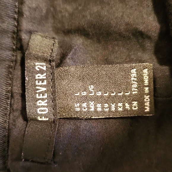 FOREVER 21 Embroidered & Beaded Shorts. Fully lined. 2" inseam Size L - Picture 5 of 7